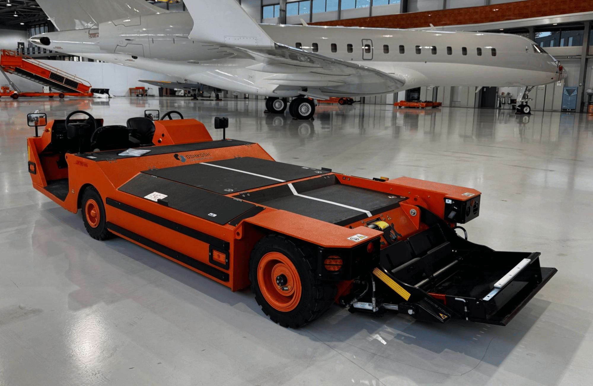 航空機・ヘリコプター ANA towbarless tractor Ground Handling - Conventional or towbarless tractor?
